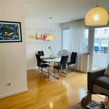 Kates Place Centar *